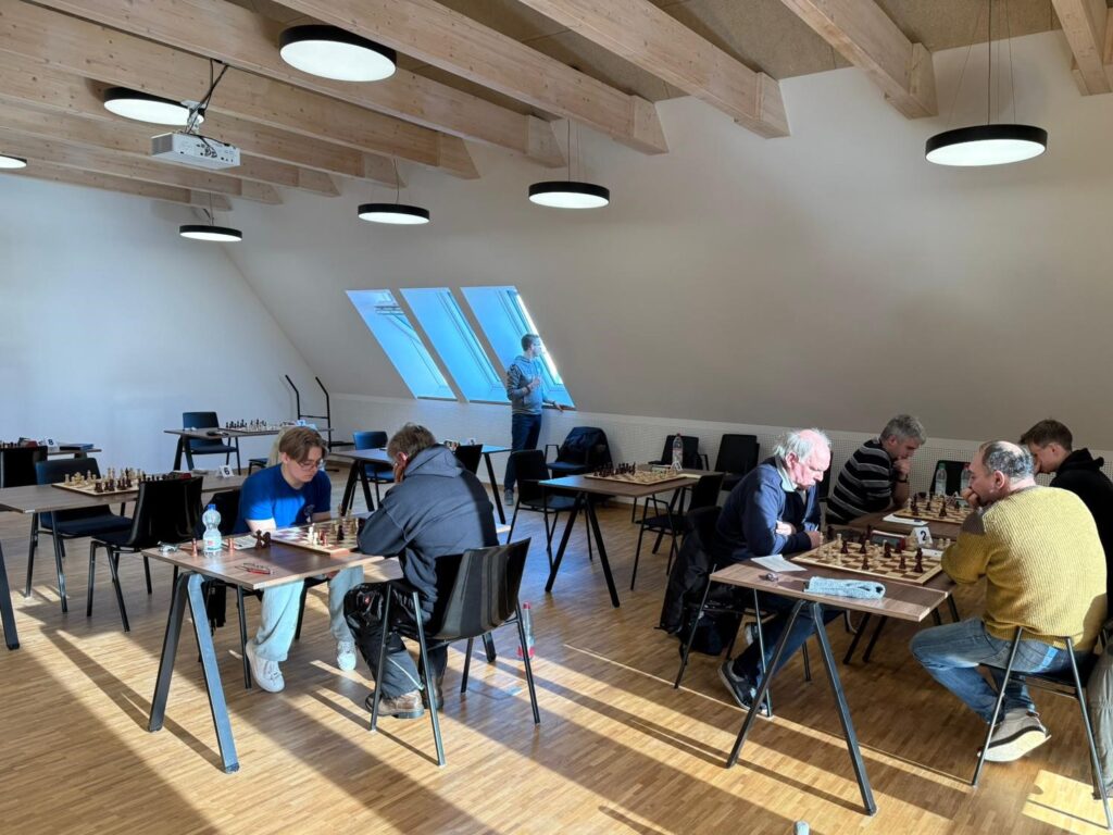 Zweite und Dritte gewinnen klar